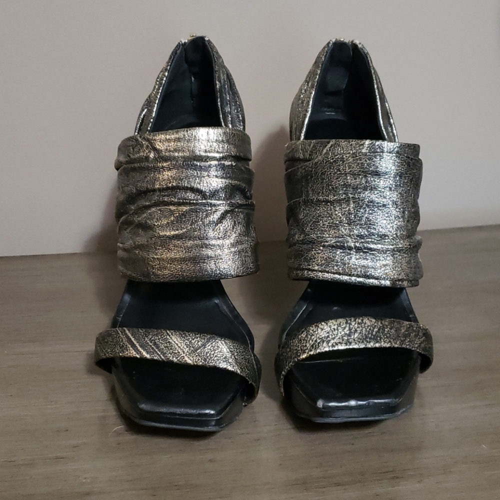 Black & Gold Jessica Simpson Platform Heels 7